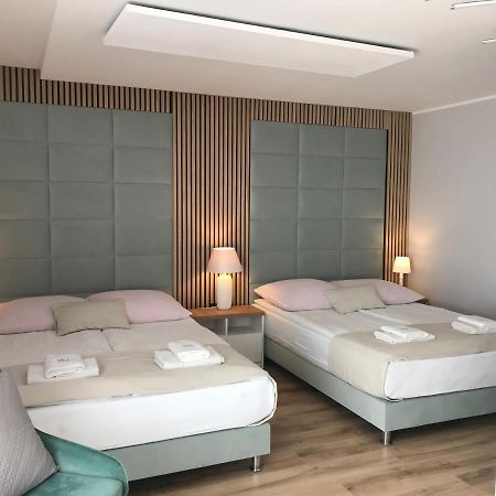 Villa Magda 尤斯托尼莫斯基 外观 照片